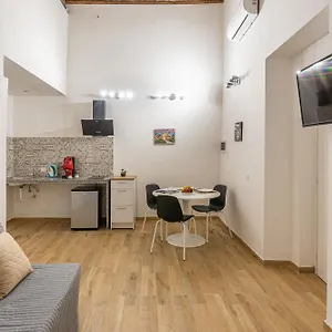 quattro-canti-rooms.sicilyhotelsitaly.net/