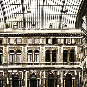 Domus Sibyllina, Galleria Umberto I Casa de hóspedes